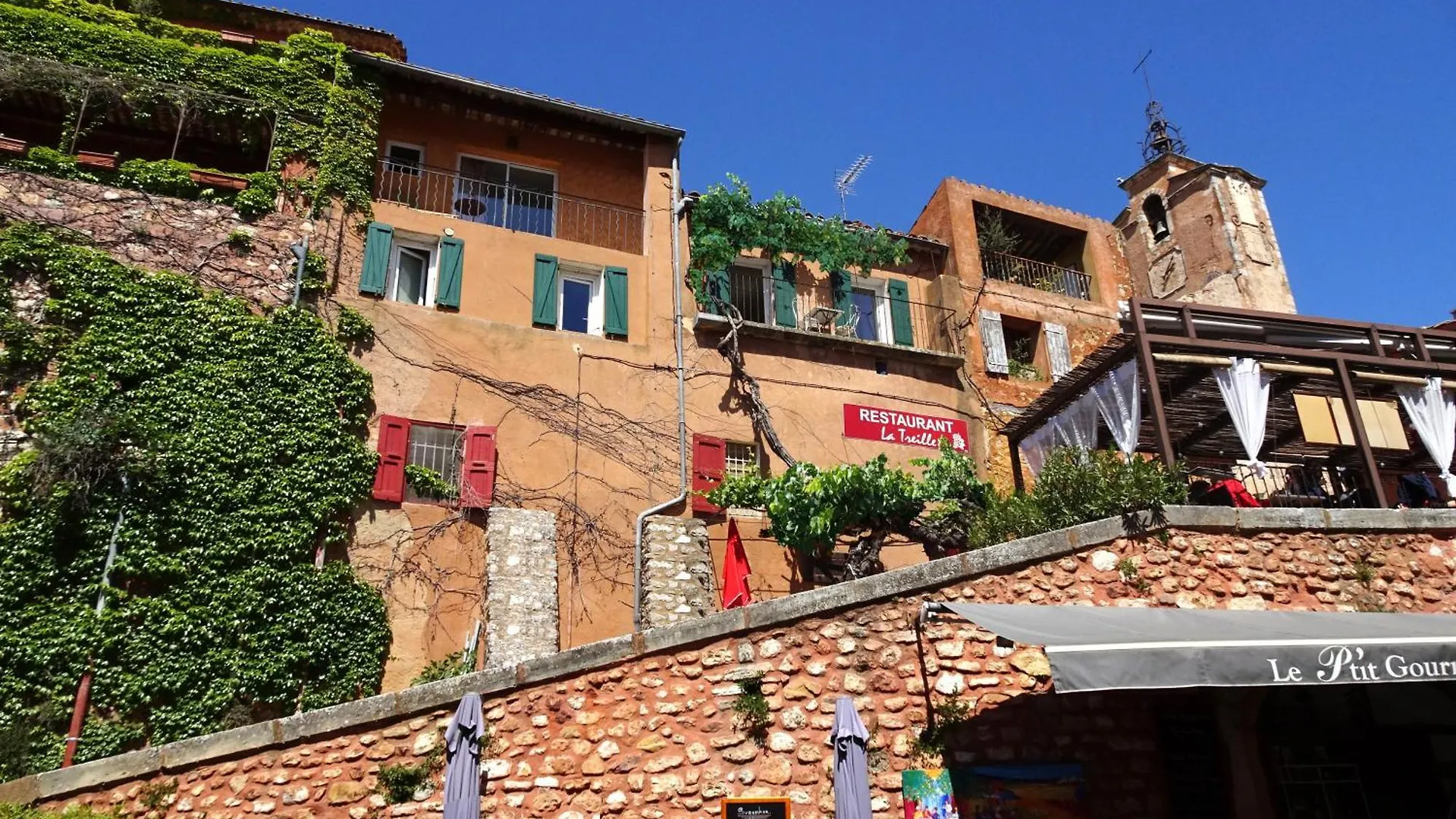 Appartement La Dame Au Balcon à Roussillon en Isere France